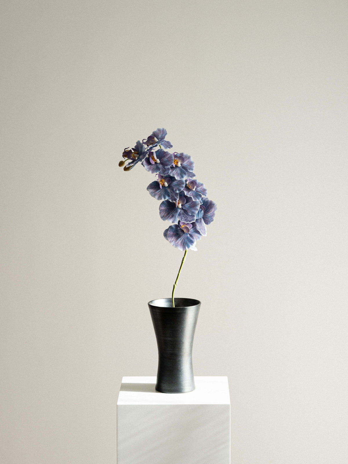 Earthen Noir - Ob.1 ｜Black Pottery Vase