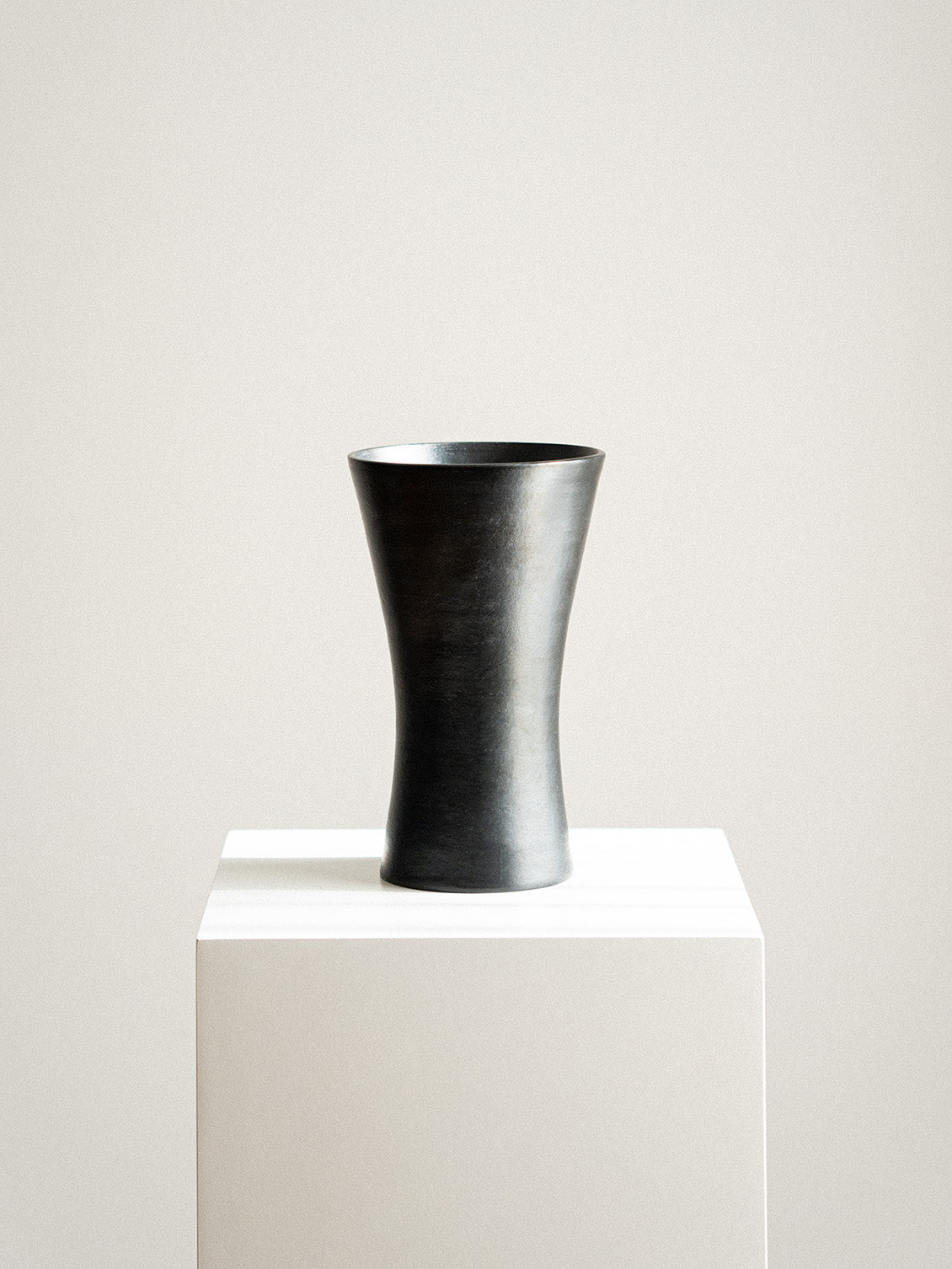 Earthen Noir - Ob.1 ｜Black Pottery Vase